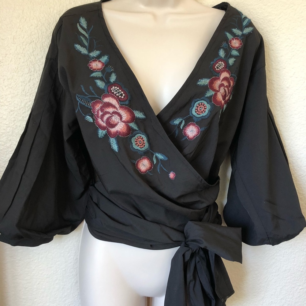 NWT Whyte Eyelash embroidered top! - Picture 3 of 7
